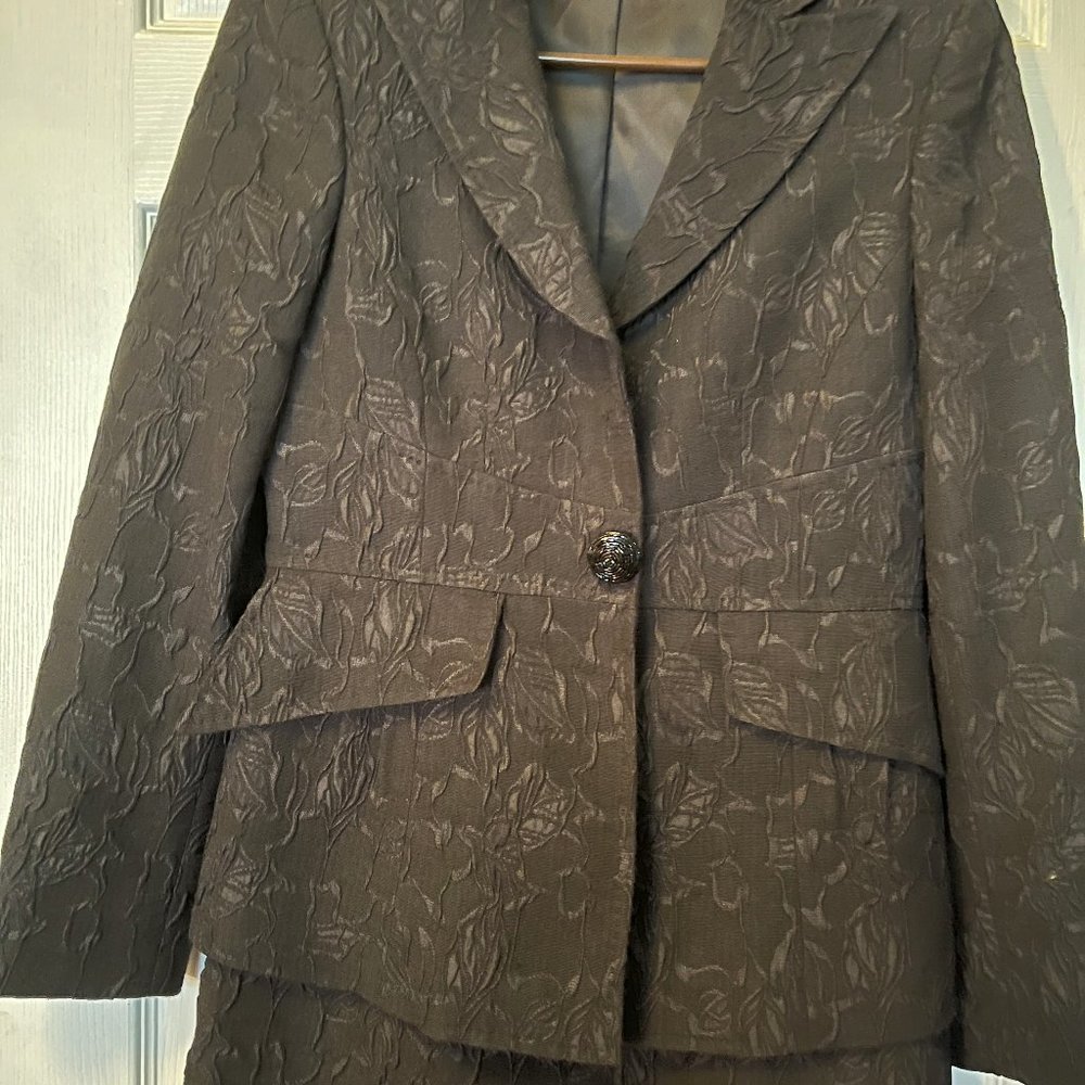 AnneKlein two-piece black skirt suit, intricately patterned within, Sz6, NWT
